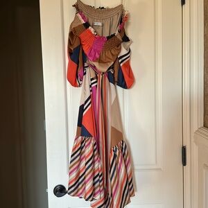 Can wear off the shoulder